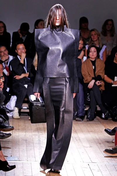 Look 32